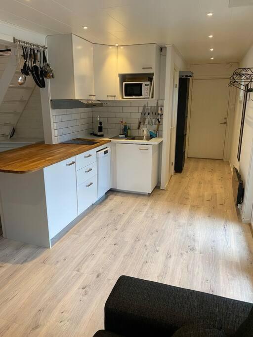Stuga Pa Oe / Naerhet Till Vatten Mariestad Exterior photo